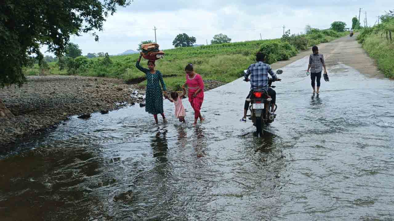 Culverts Damages | గాదిగూడ, నార్నూర్‌ మండలాల్లో కల్వర్టులు అధ్వాన్నం.. అవస్థలు పడుతున్న ప్రయాణికులు