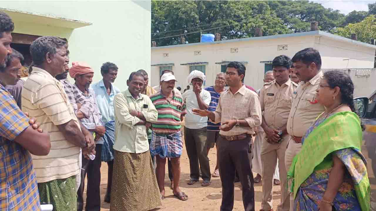 Urea Distribution | యూరియా పంపిణీ పకడ్బందీగా నిర్వహించాలి : జిల్లా వ్యవసాయాధికారి