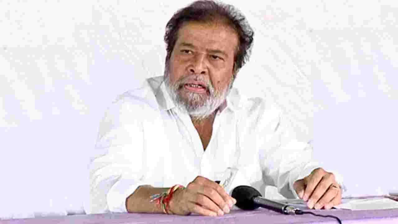 బీఆర్‌ఎస్‌ నిరసనల మధ్యే మండలిలో బిల్లులు