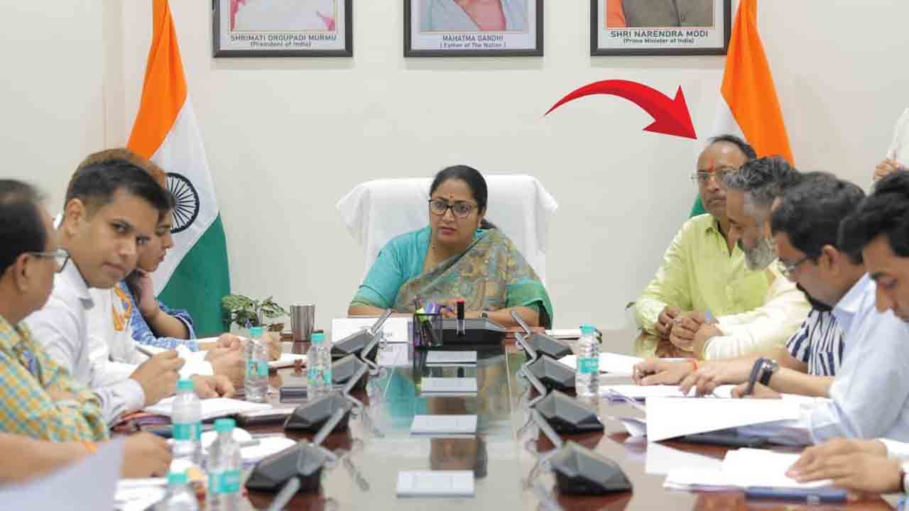 Rekha Gupta | ప్రభుత్వ సమీక్షలకు సీఎం రేఖా గుప్తా భర్త.. ఢిల్లీ ప్రభుత్వంపై ఆప్‌ విమర్శలు