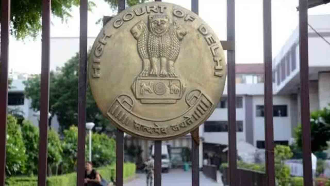 Bomb threat | ఢిల్లీ హైకోర్టుకు బాంబు బెదిరింపులు.. మూడు చోట్ల పేలుడు పదార్థాలు ఉన్నాయంటూ మెయిల్‌.. పోలీసులు అలర్ట్‌