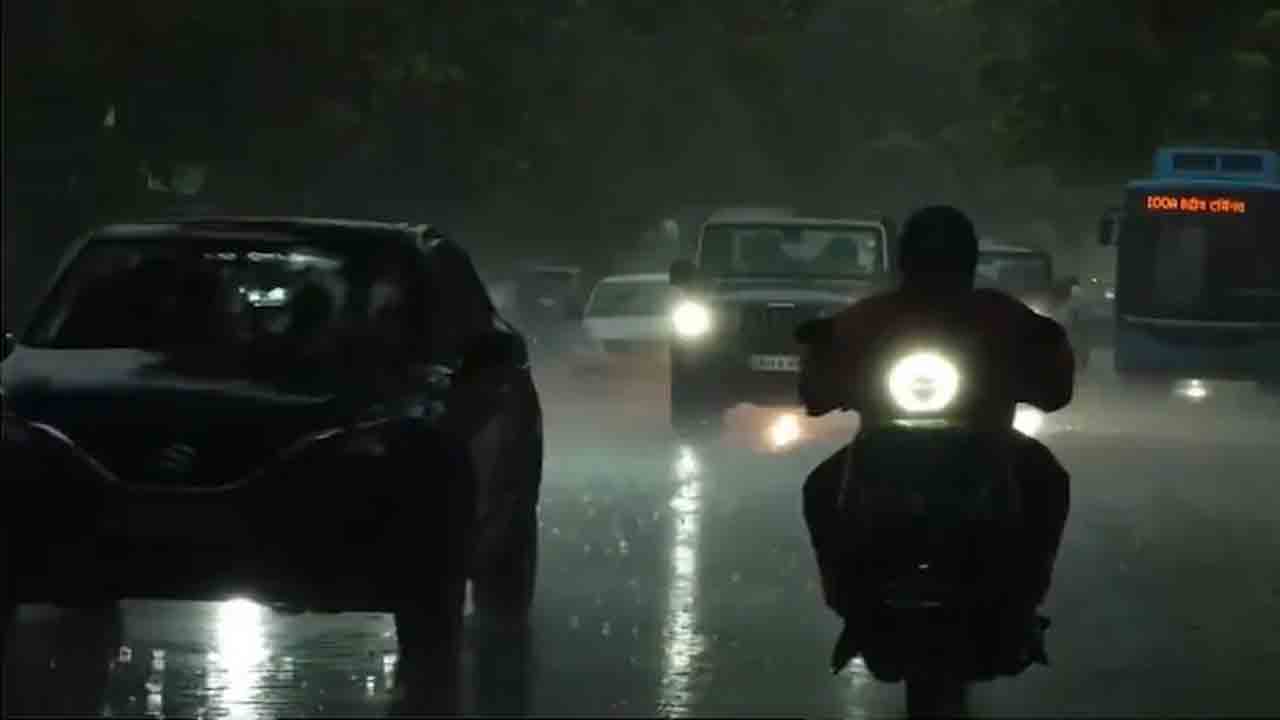 Delhi rains | ఢిల్లీలో భారీ వర్షాలు.. విమానాల రాకపోకలకు అంతరాయం