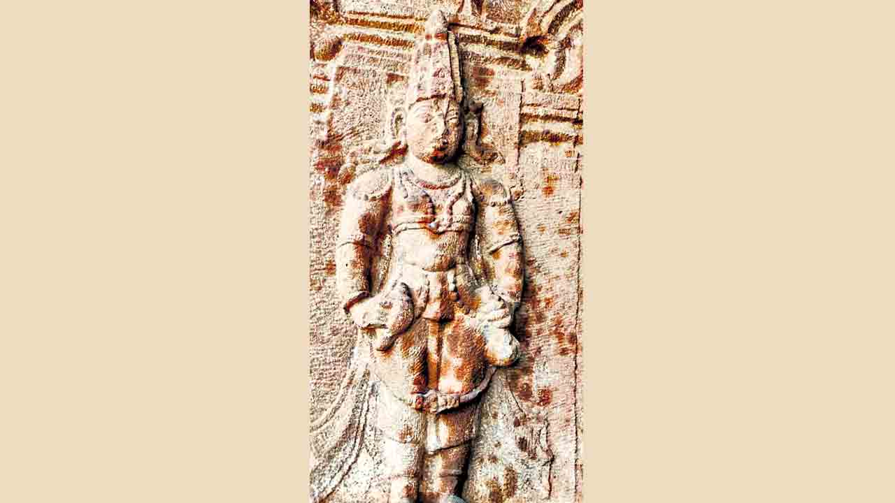 గూడూరులో ధన్వంతరి శిల్పం