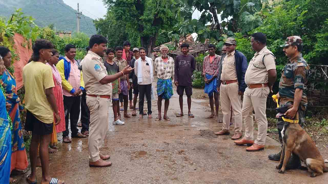 Awareness | అటవి దొంగలను పట్టే ‘జాగిలం హంటర్‌ ’ గురించి గ్రామస్థులకు అవగాహన
