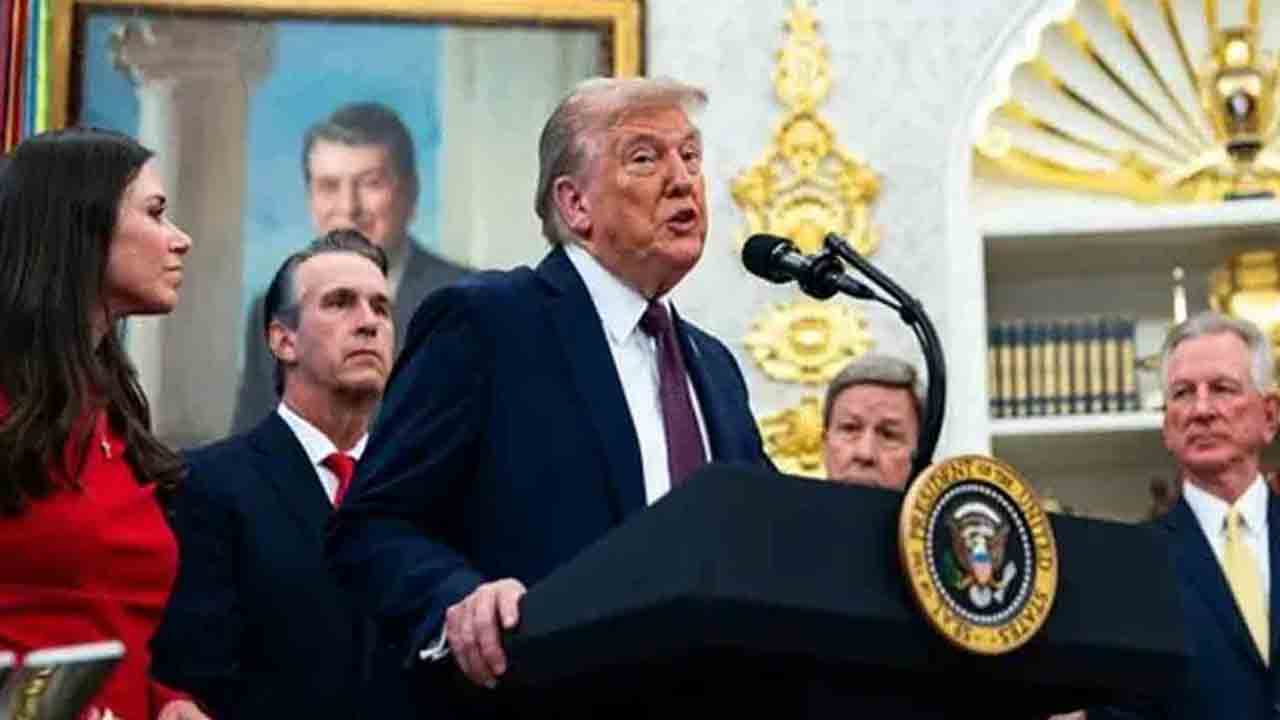 సుంకాలతో భారత్‌ చంపుతున్నది!.. మేం ప్రతీకార సుంకాలు విధించ బట్టే వారు దారికొచ్చారు: ట్రంప్‌