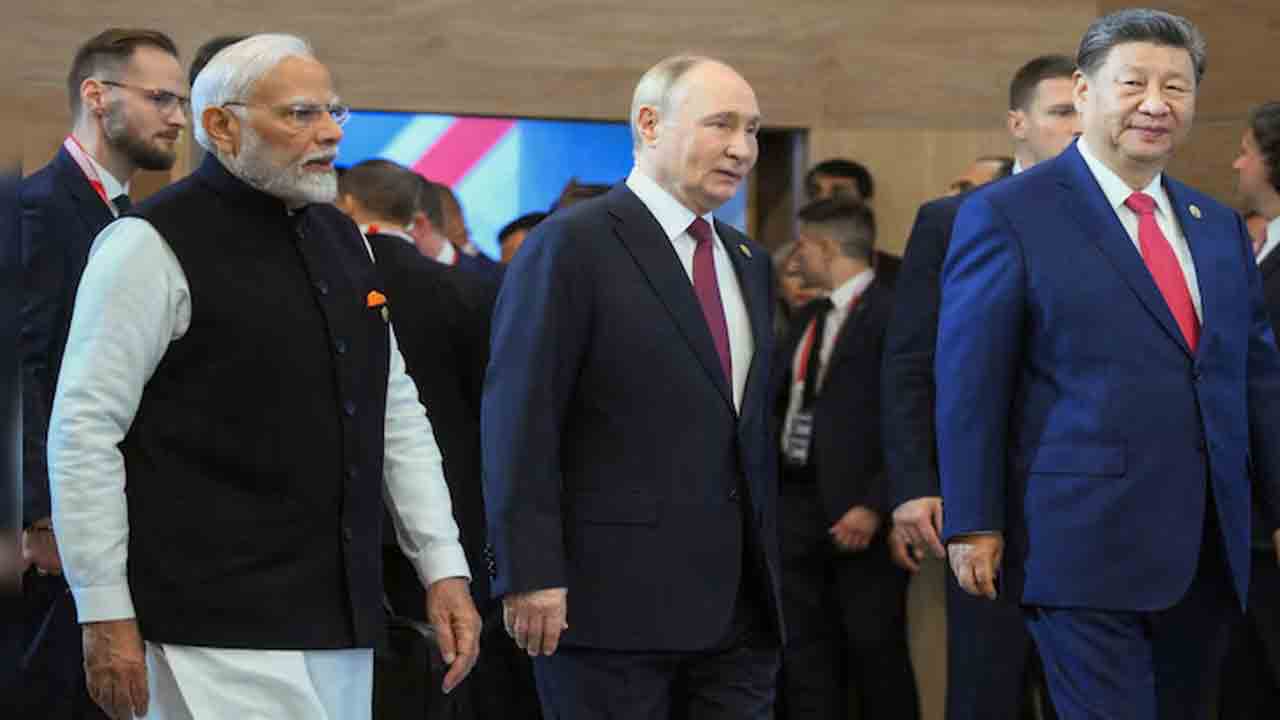 Donald Trump | చైనా చీకట్లలోకి భారత్, రష్యా.. ట్రూత్ సోషల్లో ట్రంప్ పోస్టు..!