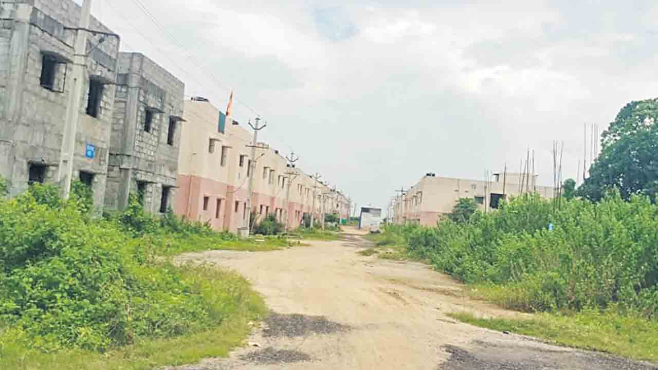 నెరవేరని పేదల సొంతింటి కల