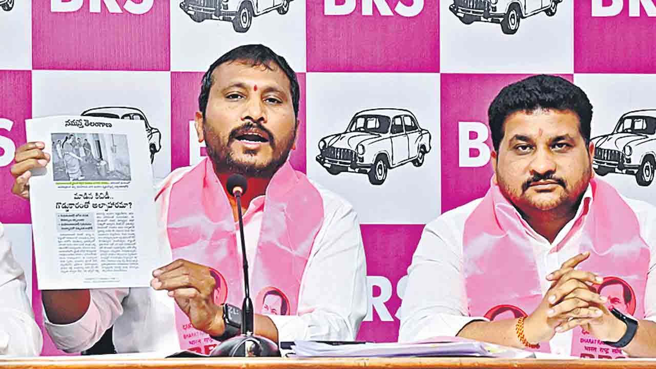 పేదలను విద్యకు దూరం చేస్తున్న ప్రభుత్వం