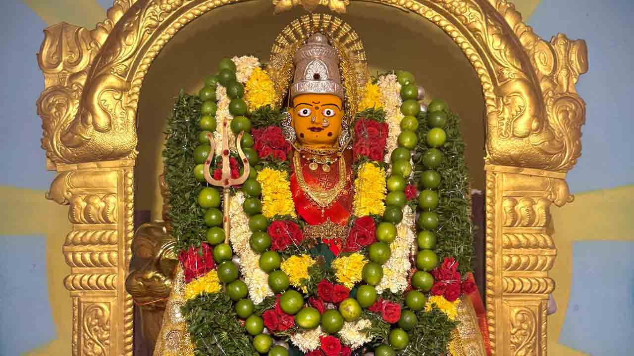 Durgadevi | దుర్గాదేవి అలంకరణలో అమ్మవారు.. దర్శనానికి పోటెత్తిన భక్తజనం