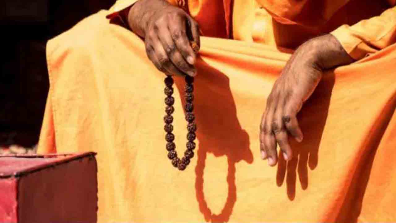 Fake Babas Arrested | బంగ్లాదేశ్ జాతీయులతో సహా.. 14 మంది నకిలీ బాబాలు అరెస్ట్‌