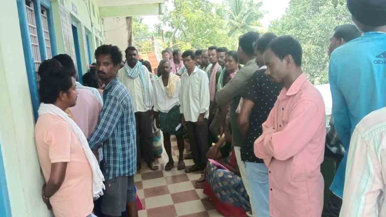 వరుసలో ఉన్నా అందని యూరియా