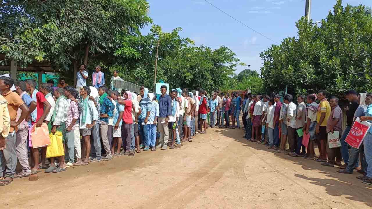 యూరియా కష్టాలకు అంతులేదా ?
