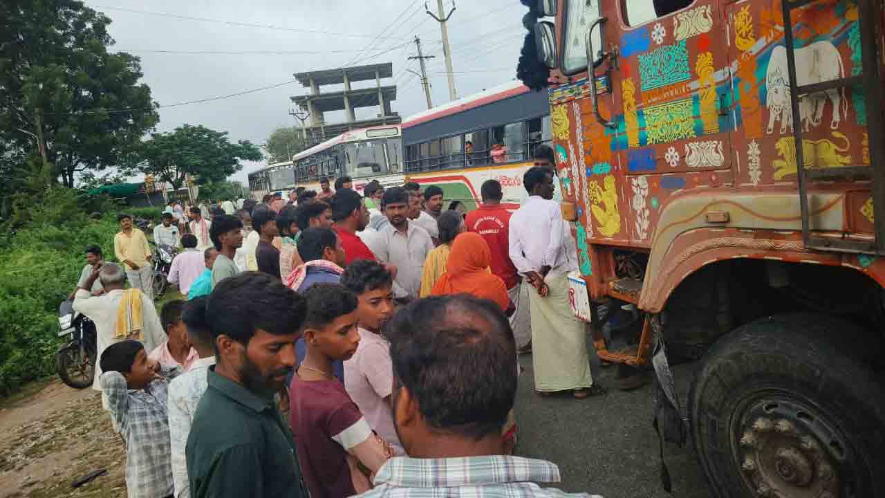 రోడ్డెక్కి..రైతన్న రణం