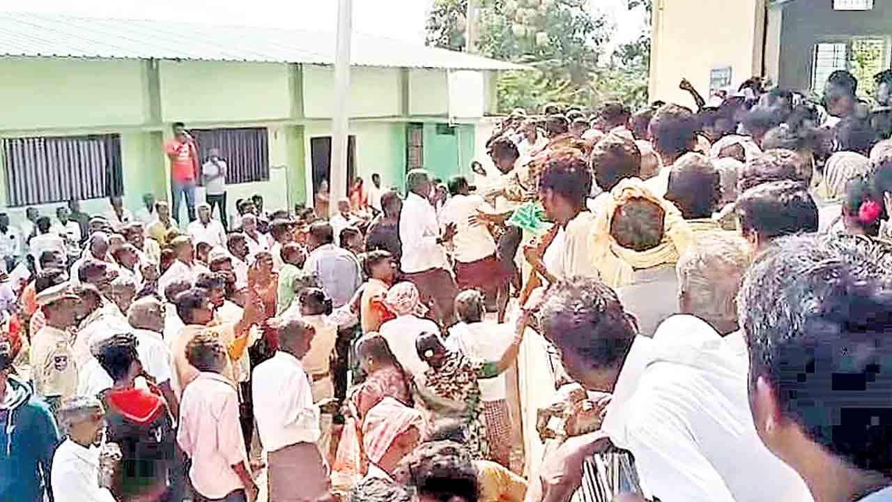 అదును దాటిపోతున్నా అందని యూరియా