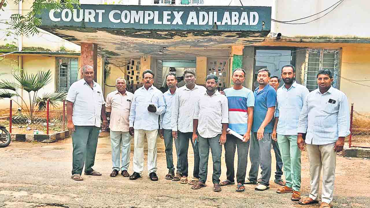 రుణమాఫీ కాలేదన్నందుకు కోర్టుకు లాగిన సర్కార్‌