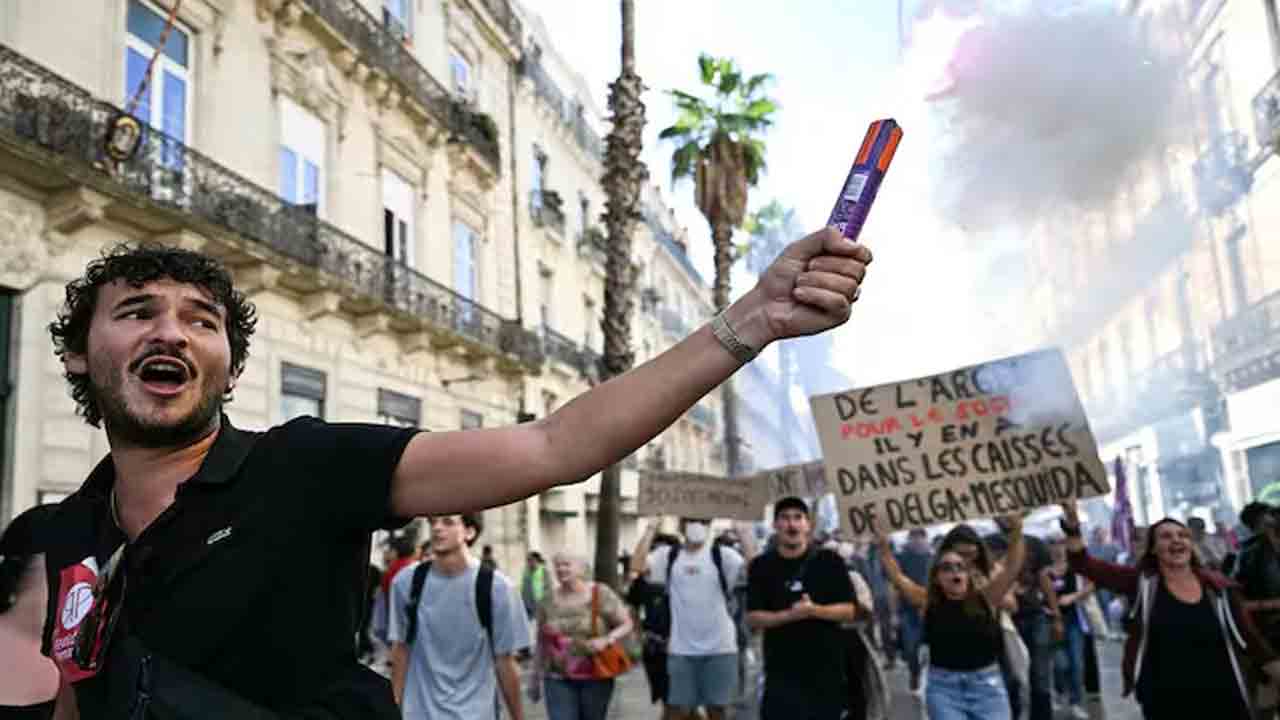 France | ఫ్రాన్స్‌లో ‘బ్లాక్‌ ఎవ్రీథింగ్‌’ నిరసనలు.. వాహనాలకు నిప్పు.. 200 మంది అరెస్ట్‌