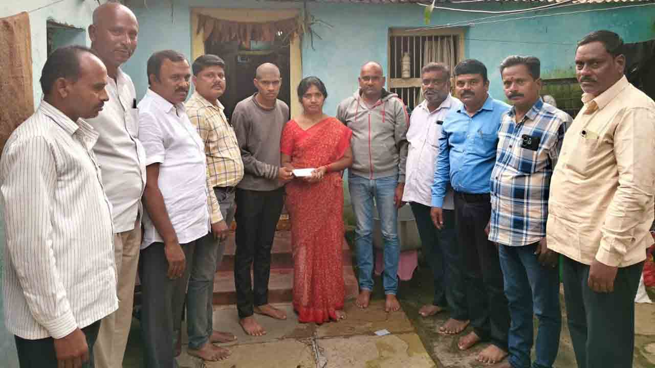 Friends | ఆపదలో ఉన్న స్నేహితులకు అండగా..