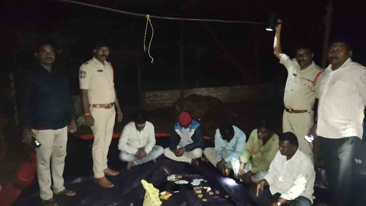 Gamblers | నాలుగు రోజుల క్రితం ఎస్‌ఐగా ఛార్జ్‌.. ఫామ్ హౌస్‌లో పేకాట శిబిరంపై దాడులు