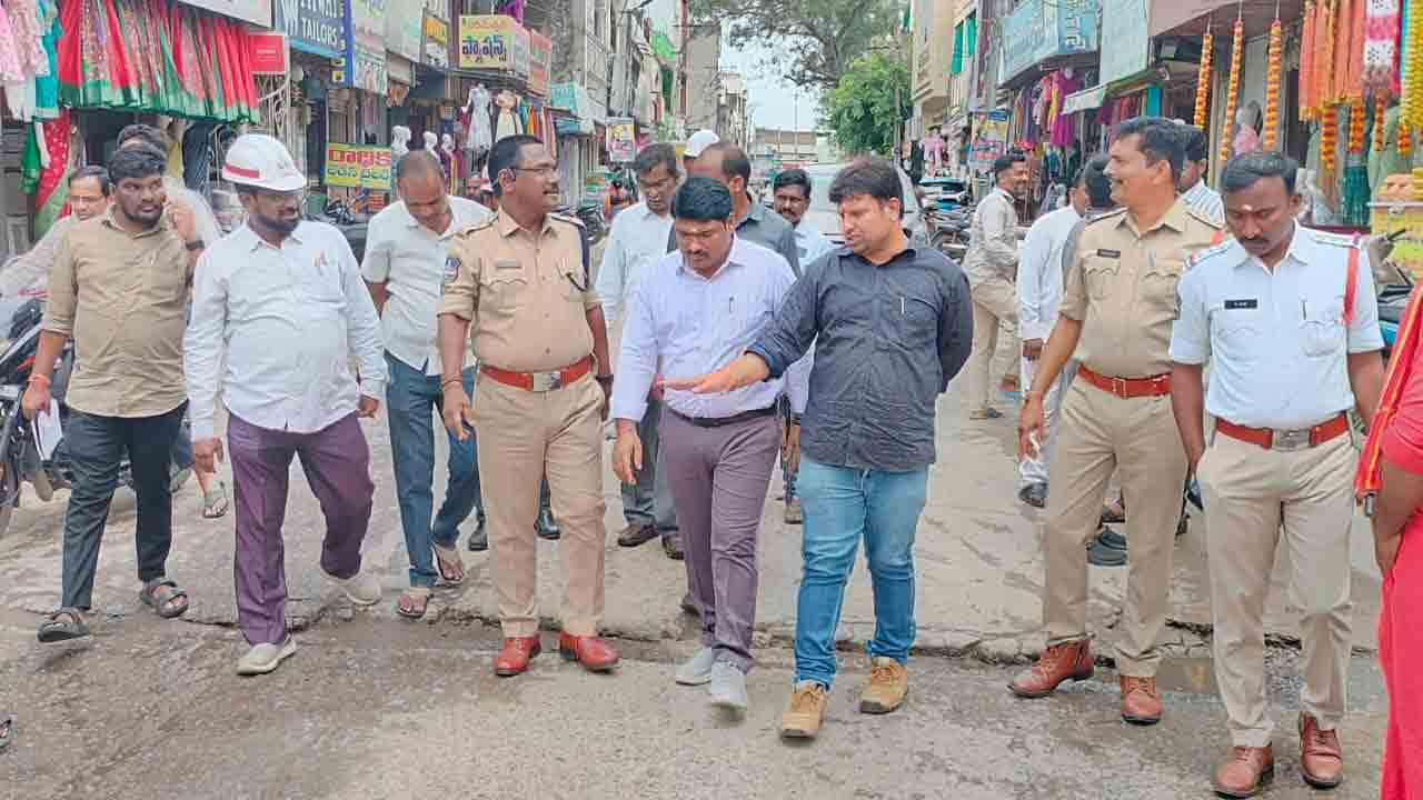 Ganesh Immersion | నిమజ్జనానికి ప్రజలందరూ సహకరించాలి : మున్సిపల్ కమిషనర్ ఆకుల వెంకటేష్