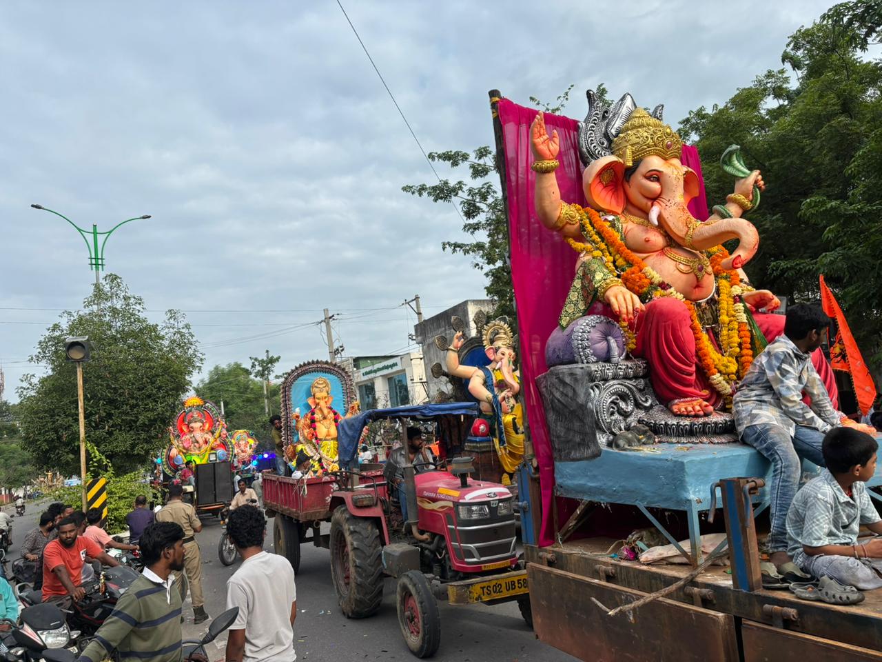 ఎలాంటి అవాంఛ‌నీయ సంఘ‌ట‌న‌లు జ‌రుగ‌కుండా ప‌క‌డ్బందీ ఏర్పాట్లు చేశారు. 