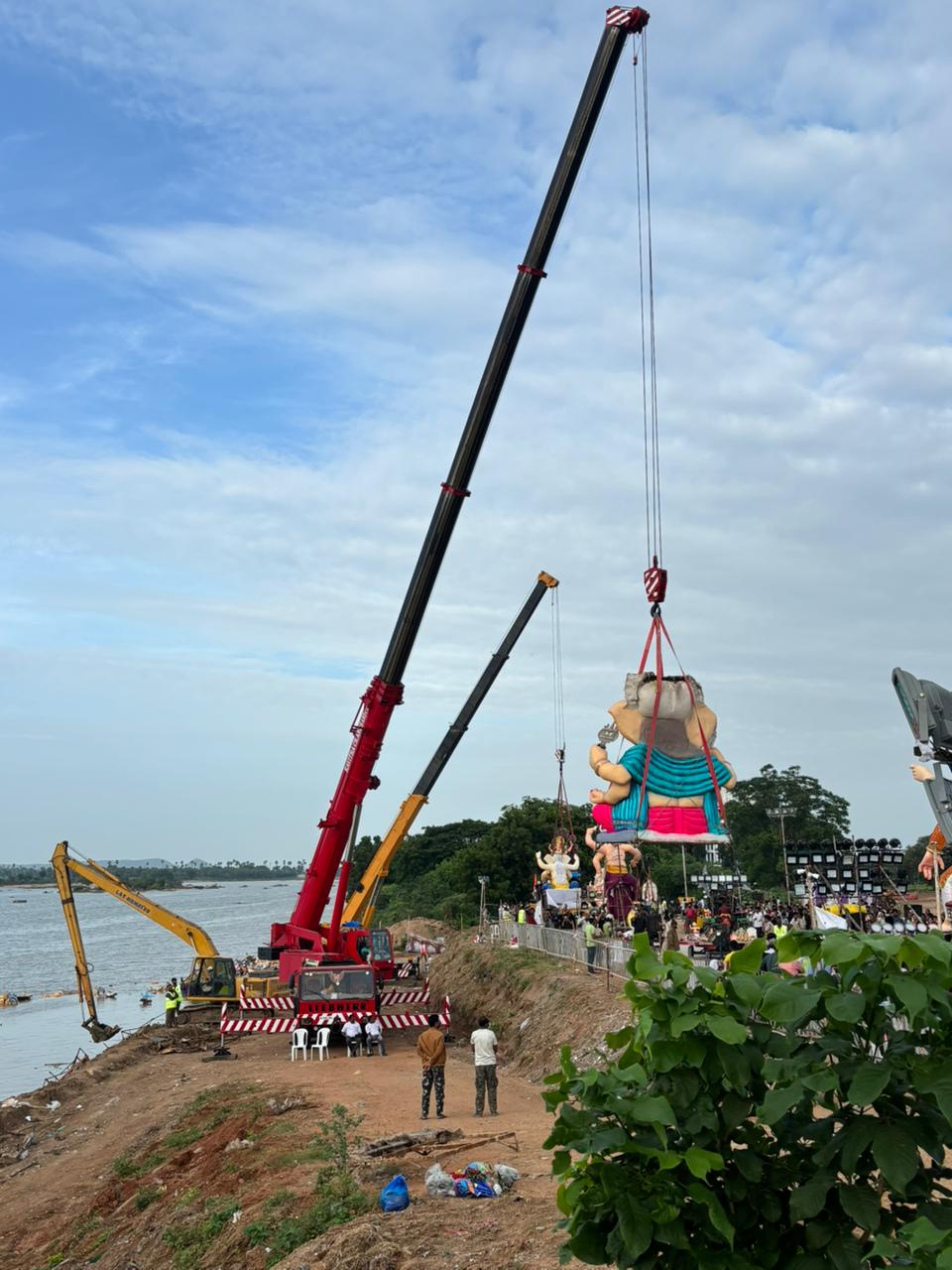 వినాయ‌కుల నిమ‌జ్జ‌నం