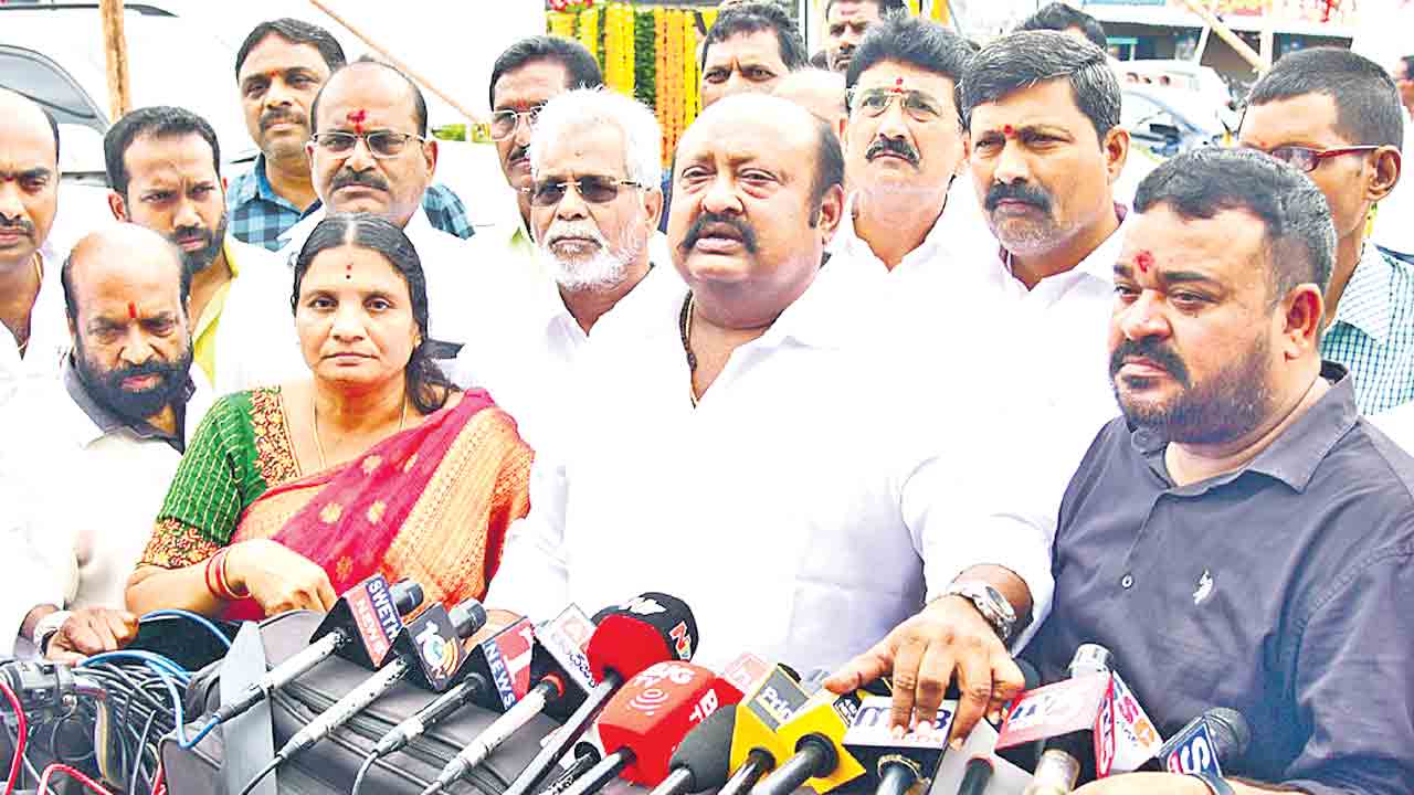 జీవో కాదు.. 42 శాతం అమలు చేయాలి.. ఎమ్మెల్యే గంగుల కమలాకర్‌