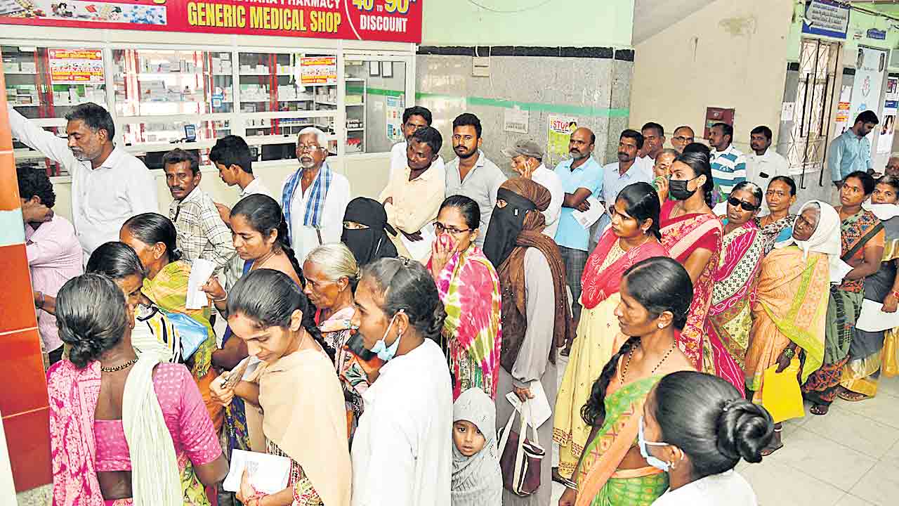 సర్కార్‌ దవాఖానల్లో మందుల్లేవ్‌.. గాల్లో దీపంగా పేదరోగుల ఆరోగ్యం