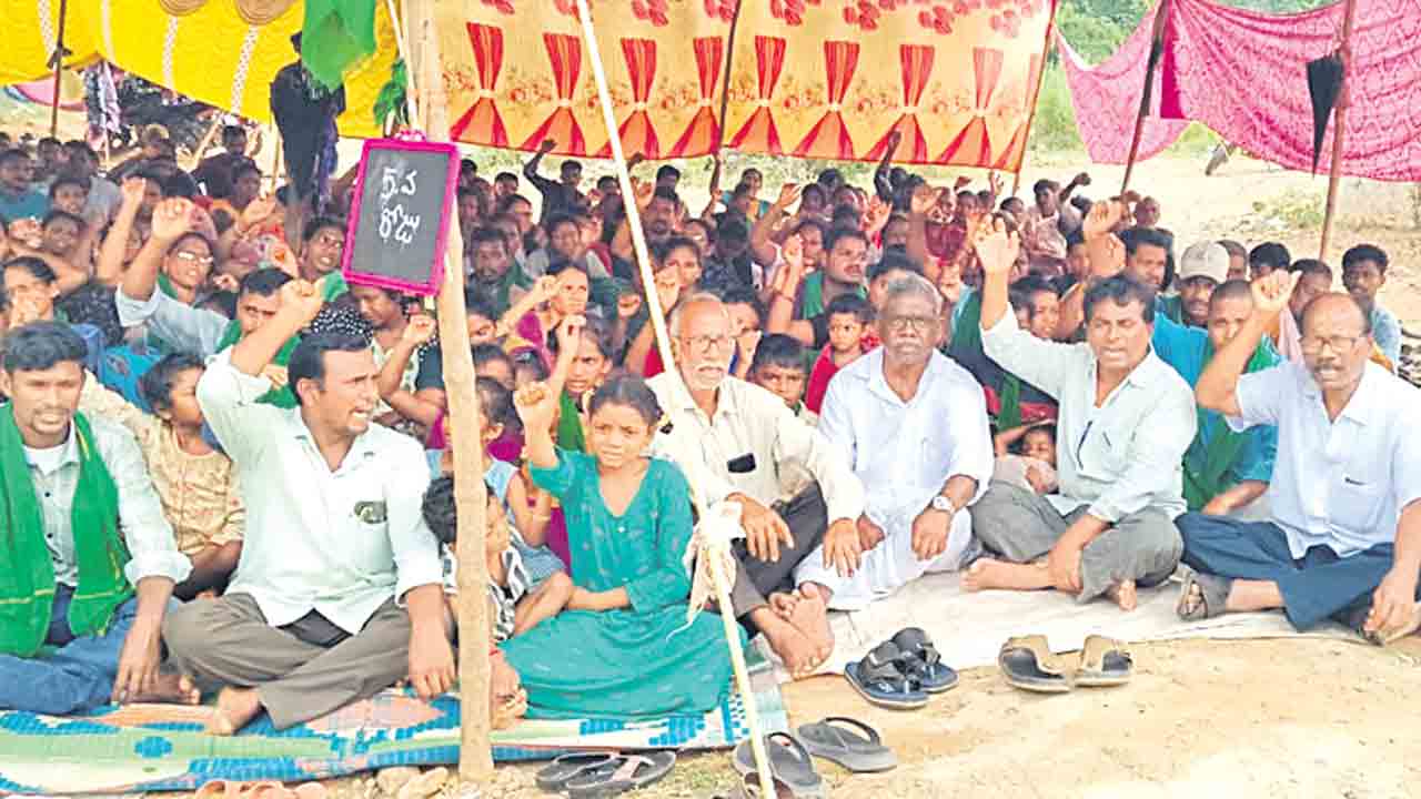 ఆ భూములు ఆదివాసీలకే అప్పగించాలి.. గుమ్మడి నర్సయ్య