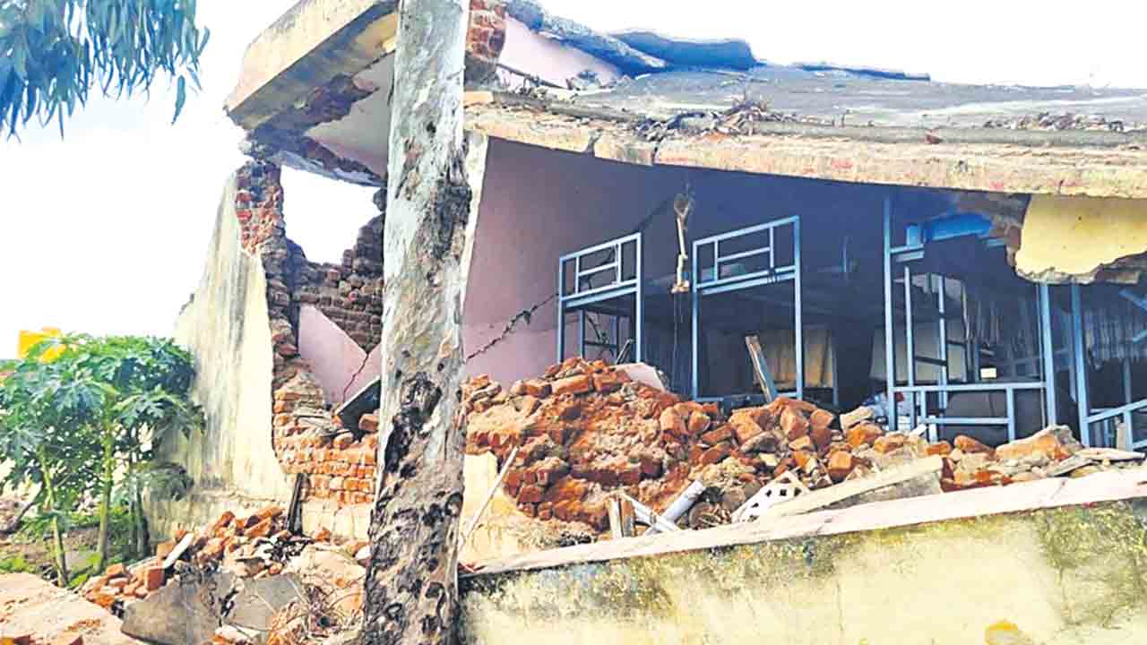 బాలురు భద్రమేనా?