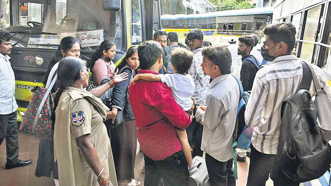 పల్లెబాట పట్టిన పట్నం