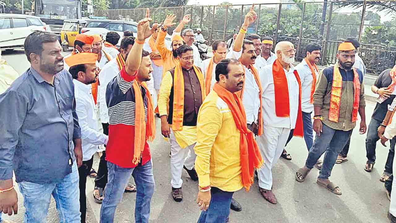 ట్యాంక్‌బండ్‌పై నిమజ్జనాన్ని కొనసాగించాలి