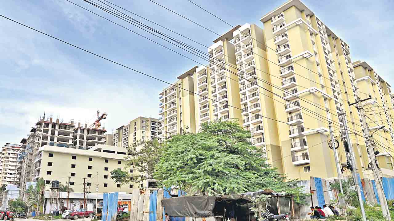 వాసవిలో ఫ్లాట్లు కొంటే పాట్లే!.. డ్రీమ్‌ హోమ్‌, లేక్‌ సిటీ అంటూ కొనుగోలుదారులకు కుచ్చుటోపీ