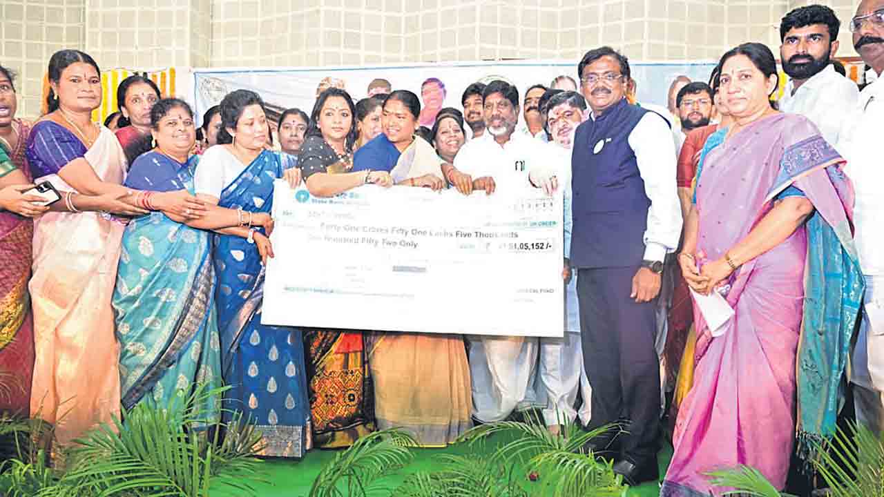 జూబ్లీహిల్స్‌ కాంగ్రెస్‌లో వర్గపోరు!