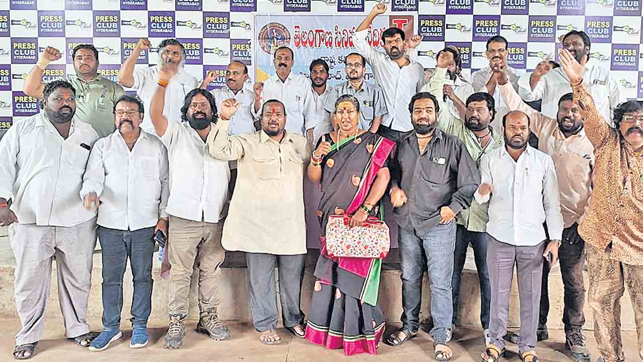 తెలంగాణ ఆర్టిస్టులను అవమానిస్తున్నారు