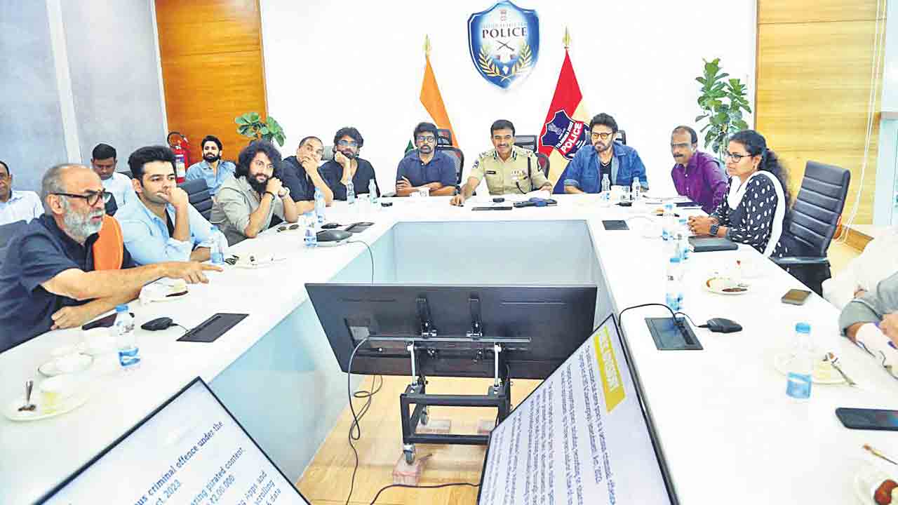 పైరసీ వెనక బెట్టింగ్‌ యాప్‌లు