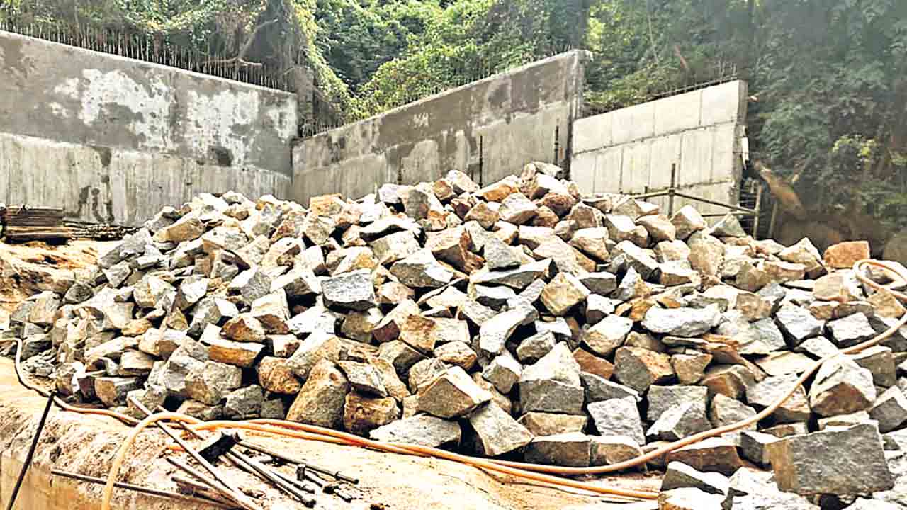 Hyderabad | మంత్రి అండతో జూబ్లీహిల్స్‌ జర్నలిస్ట్‌ కాలనీలో 500 గజాల స్థలం కబ్జా..!