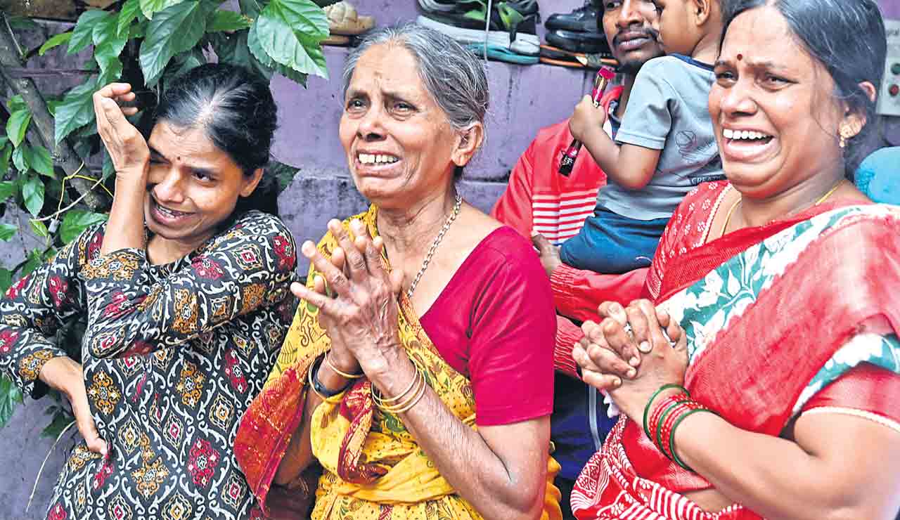 మృత్యుకుహరాలుగా..