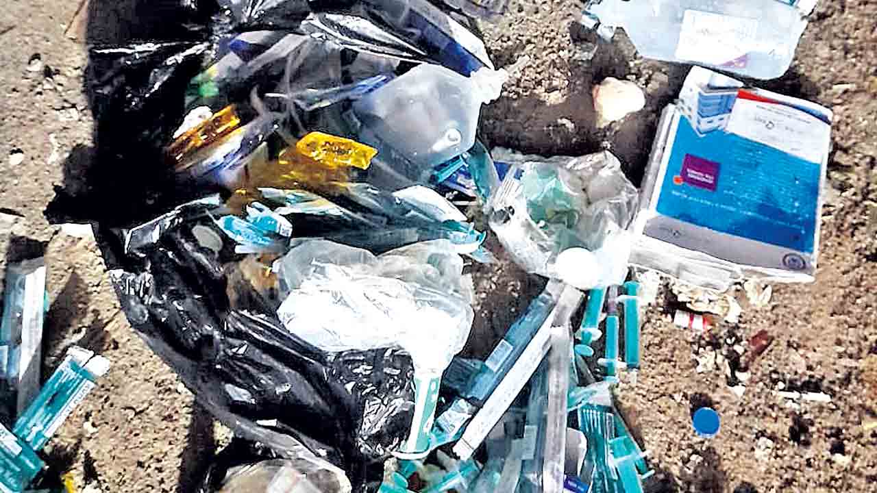 బహిరంగ ప్రదేశాల్లో బయోవ్యర్థాలు