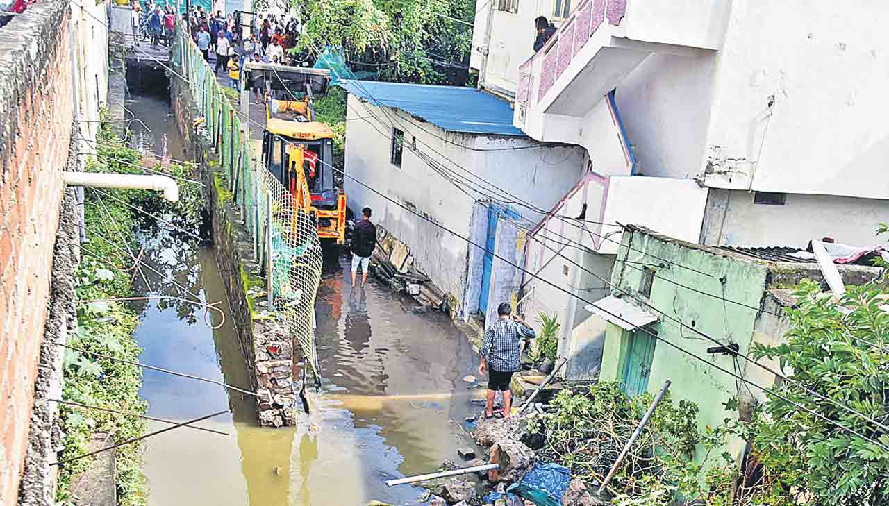 గల్లంతు.. గాలింపు!