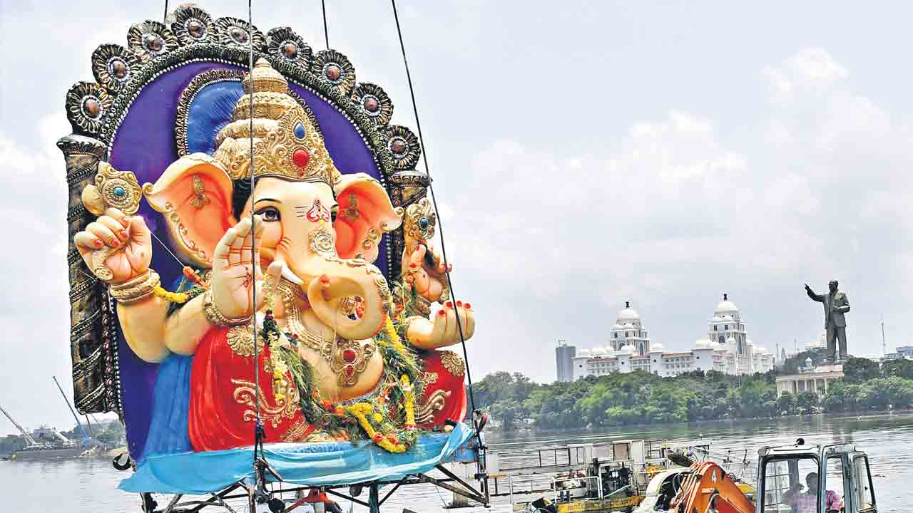 40 గంటలపాటు నిమజ్జనం!.. మహాగణపతి దర్శనం బంద్‌