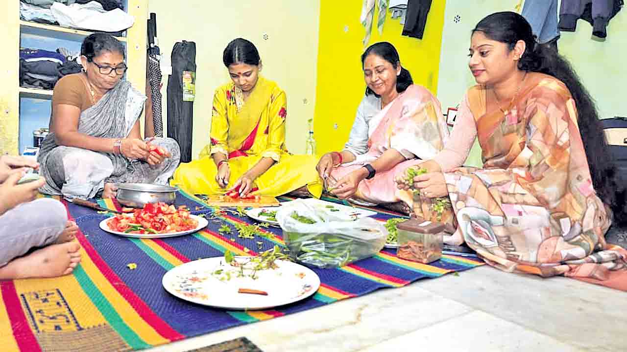 గోపన్న కుటుంబానికి అండగా నిలుస్తాం..