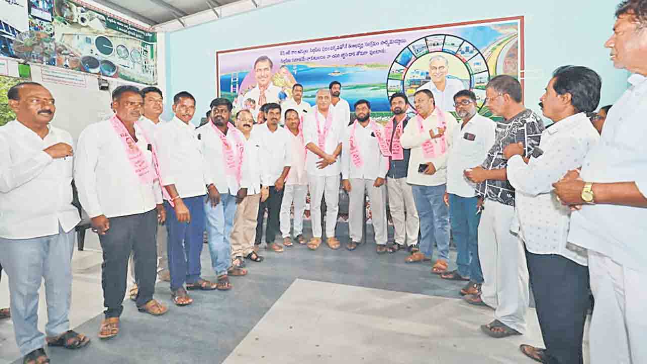 ప్రజల గుండెల్లో నిలిచేది గులాబీ జెండానే..