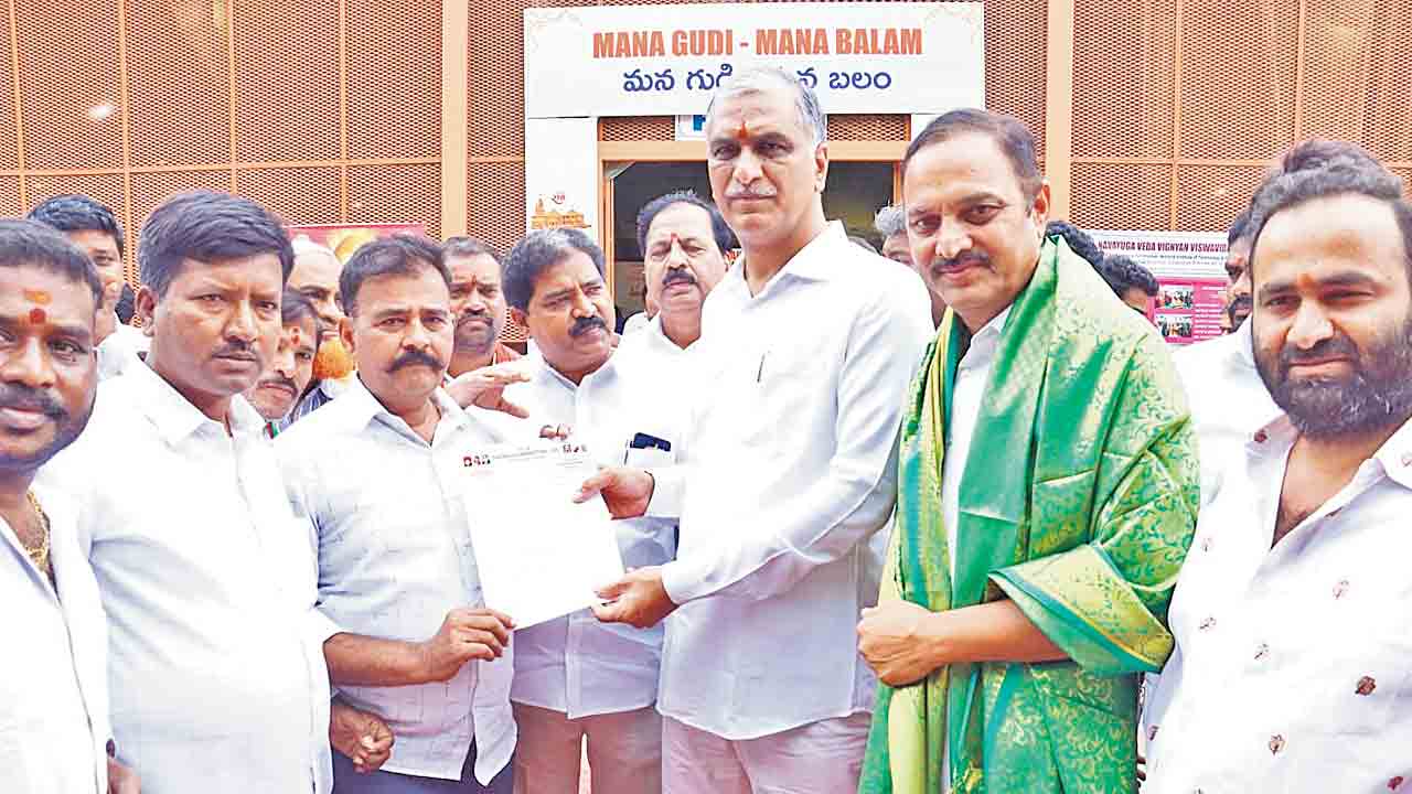 గురుకుల కాంట్రాక్టర్లకు బిల్లులెప్పుడిస్తరు?