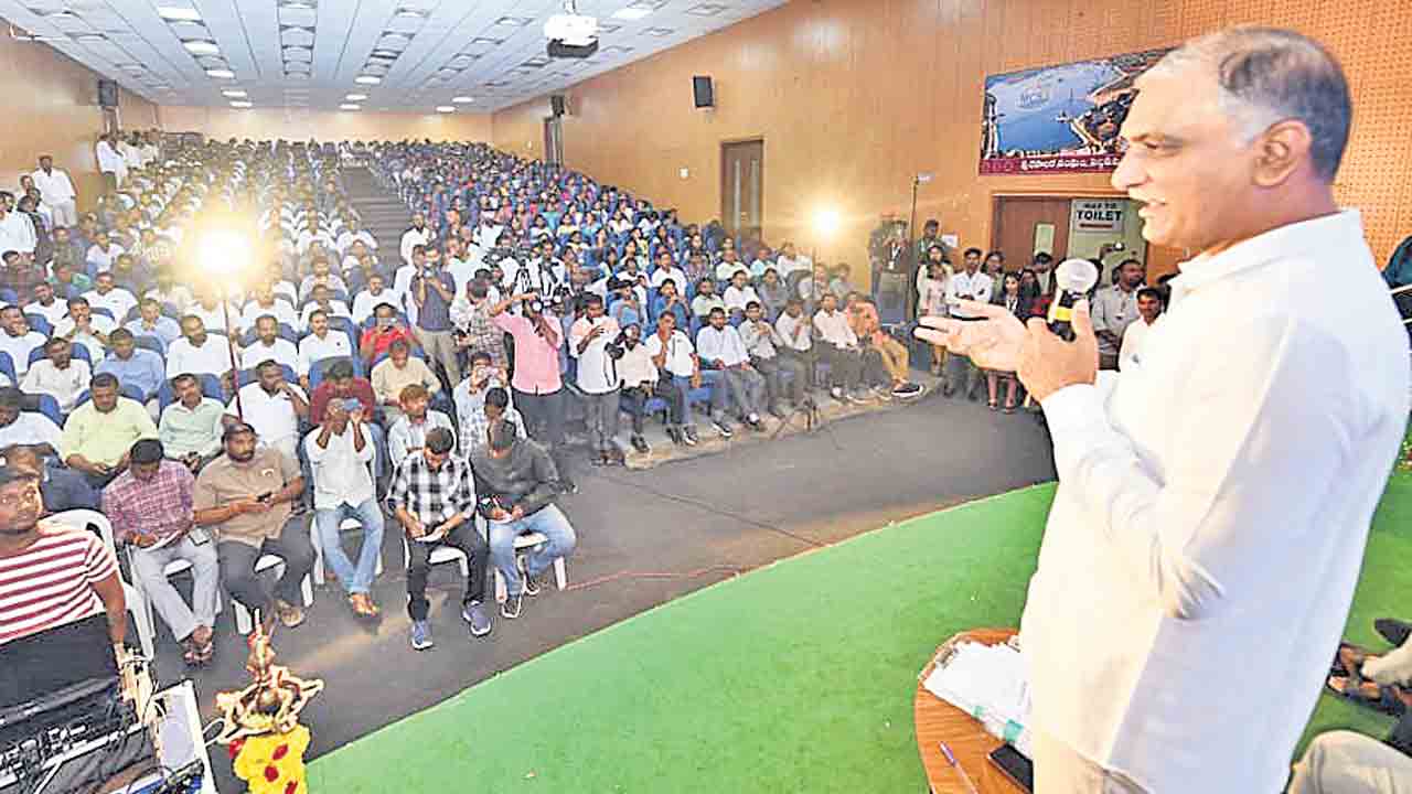 గ్రూప్‌-1పై సిట్టింగ్‌ జడ్జితో విచారణ జరిపించాలి