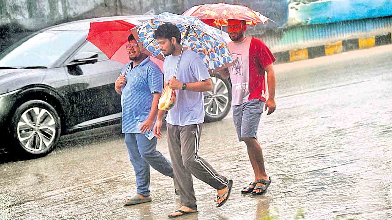 మోస్తరు నుంచి భారీ వర్షం..