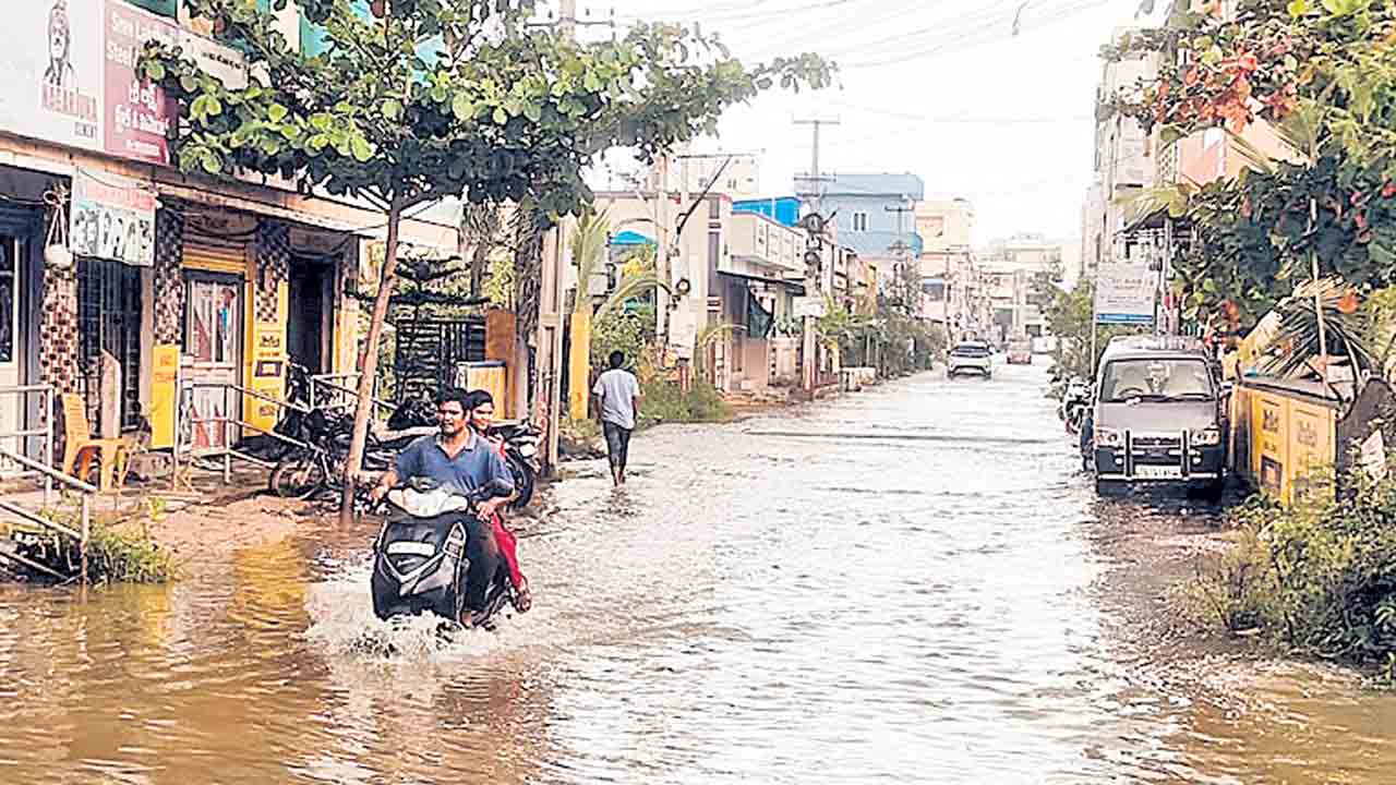 దంచికొట్టిన వాన.. ముంచెత్తిన వరద
