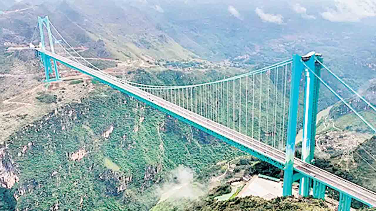 చైనాలో ప్రపంచంలోనే ఎత్తయిన వంతెన