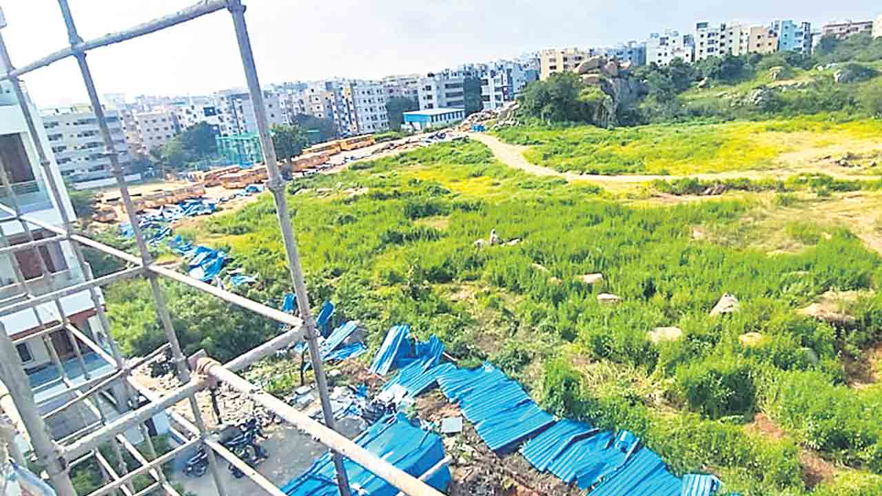 పేదలకో న్యాయం.. ఎమ్మెల్యేకో న్యాయమా!.. అధికారపార్టీ నేతల కబ్జాలపై హైడ్రా ఉదాసీన వైఖరి