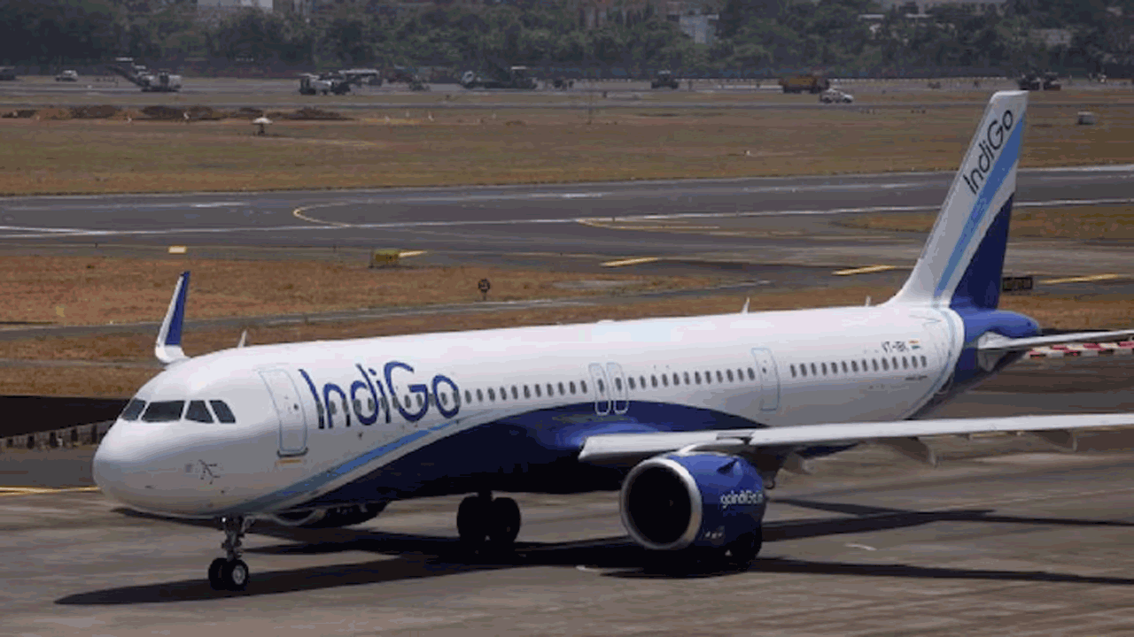 IndiGo | అబుదాబి వెళ్తున్న విమానంలో సాంకేతిక సమస్య.. కొచ్చిలో ల్యాండింగ్‌