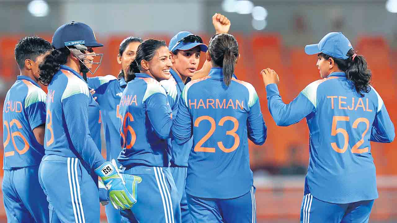 చారిత్రక సిరీస్‌పై గురి.. నేడు భారత్‌, ఆస్ట్రేలియా మూడో వన్డే